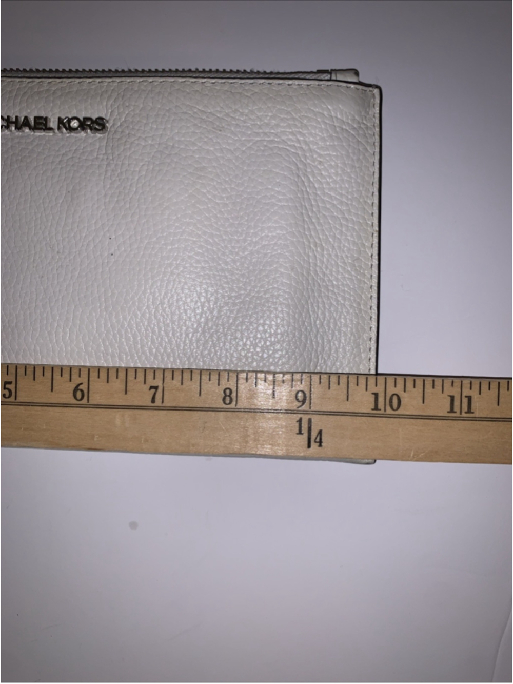 MICHAEL KORS Womens WHITE LEATHER WRISTLET Purse Carry Designer Handbag Zipper - Picture 16 of 16